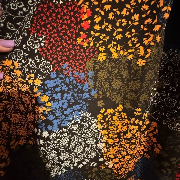 ❤️NWT BEAUTIFUL  MULTI-COLOR   FLORAL TOP LARGE - Picture 5 of 7